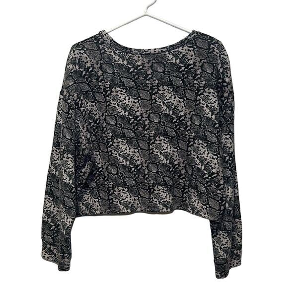 ZARA Crewneck Cropped Sweatshirt Snake Print Gray Sz Large Cozy Trendy Comfy - Picture 1 of 4